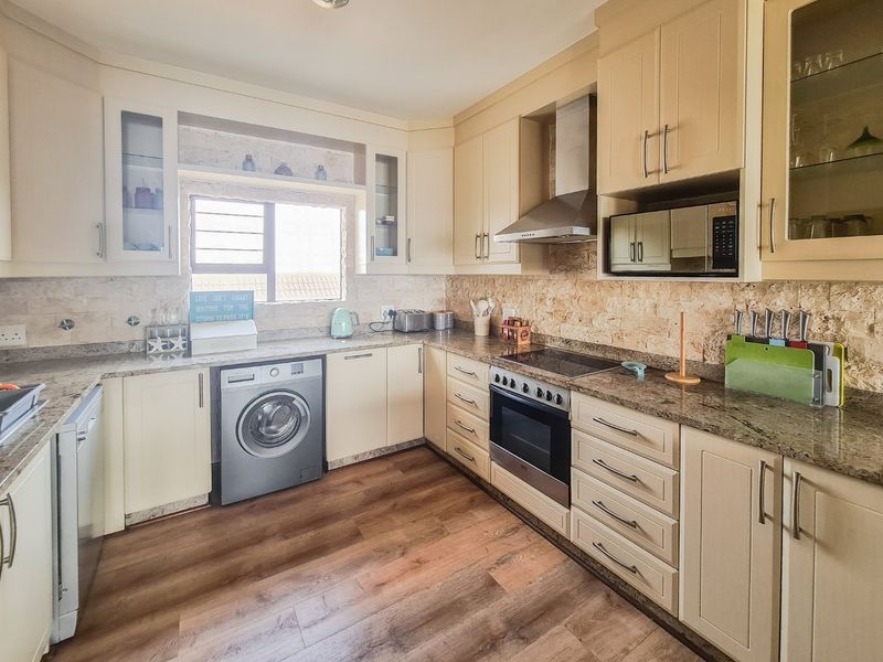 Luxurious, Beach Front Apartment  - Photo 5