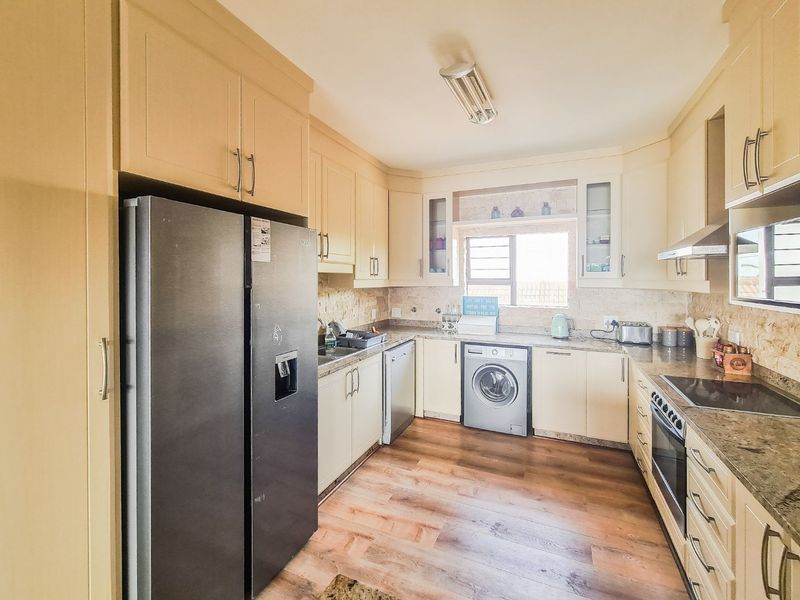 Luxurious, Beach Front Apartment  - Photo 6