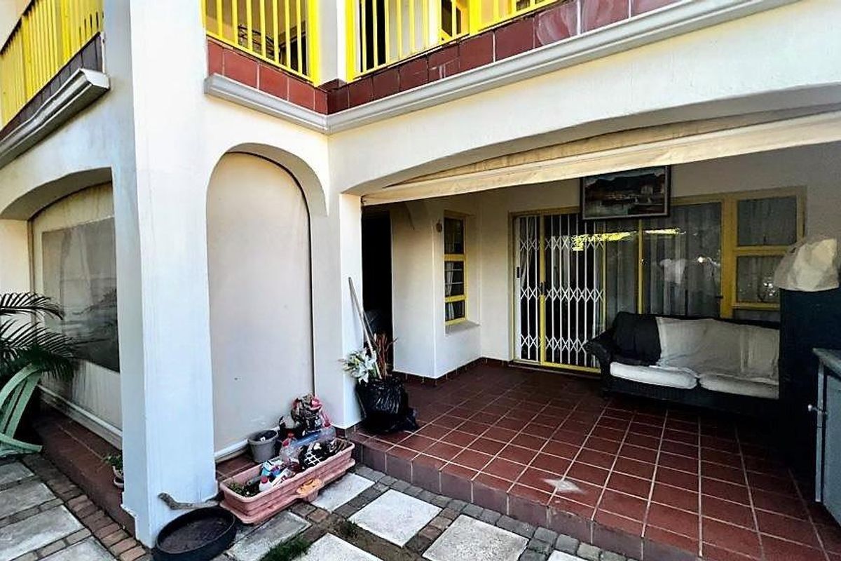 Ground Floor 3 Bedroom Apartment In Uvongo - Photo 2