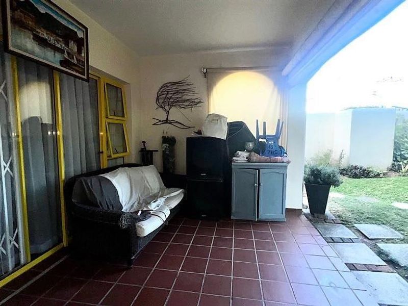 Ground Floor 3 Bedroom Apartment In Uvongo - Photo 4