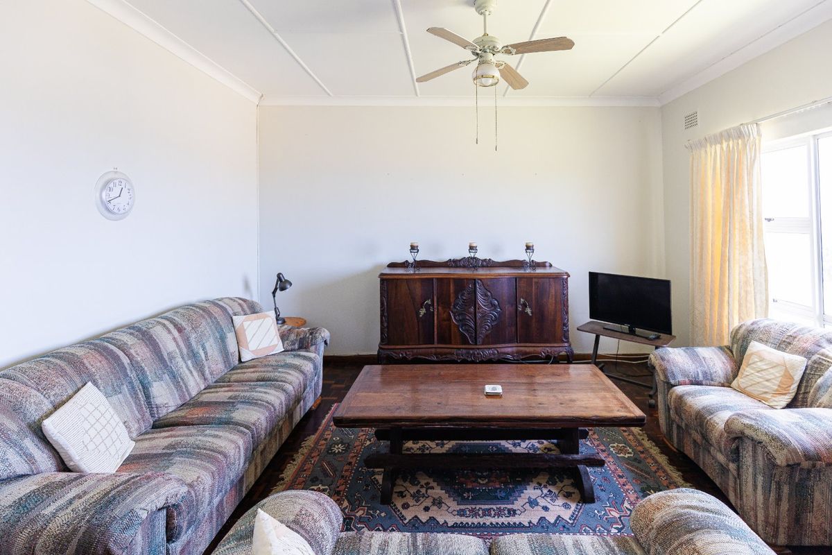 Sea View Apartment Walking Distance To Shelly Beach - Photo 2