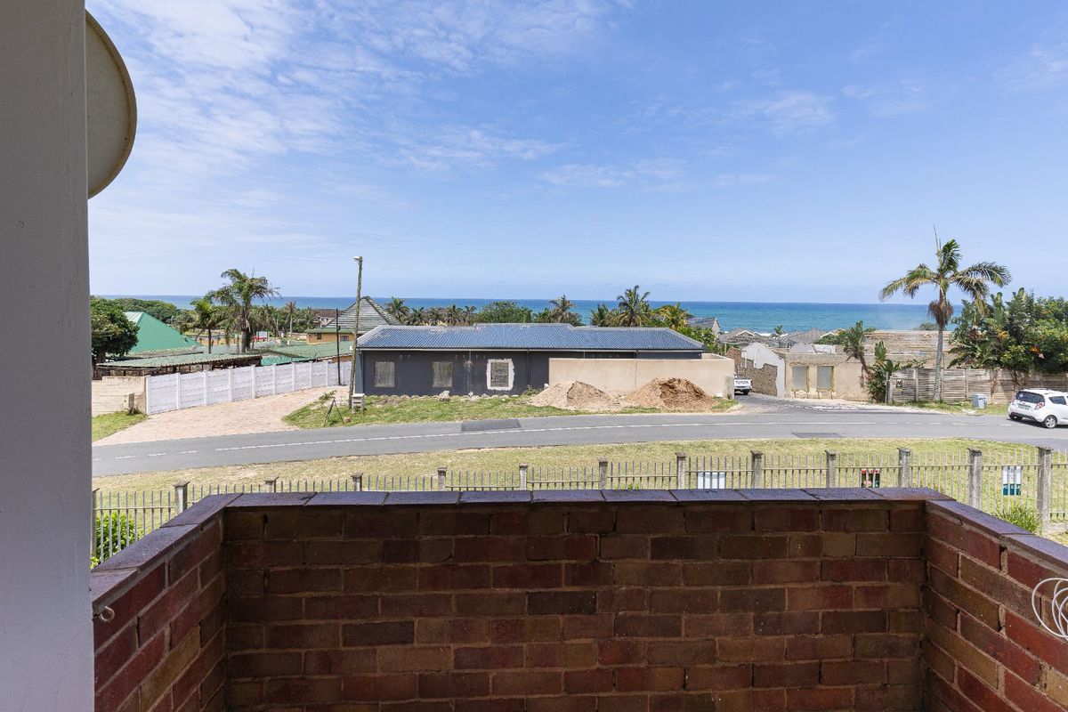 Sea View Apartment Walking Distance To Shelly Beach - Photo 3