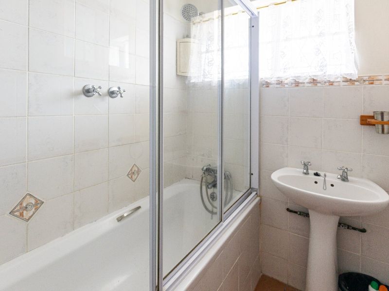 Sea View Apartment Walking Distance To Shelly Beach - Photo 9