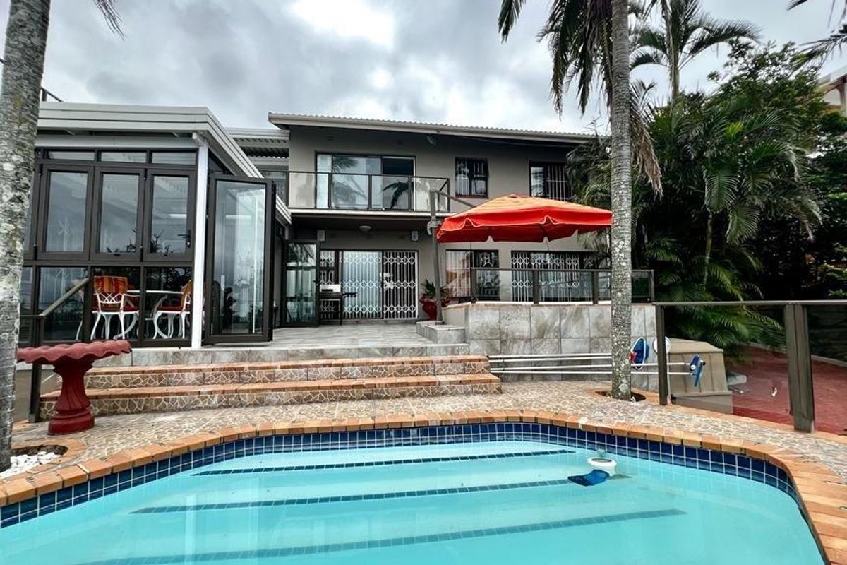 Upmarket Luxurious Family Home In Uvongo With Sea Views - Photo 2