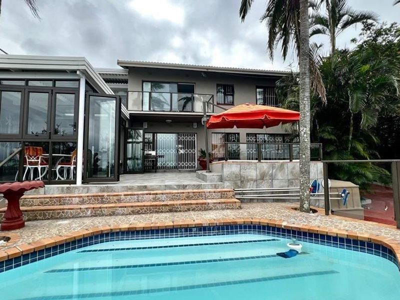 Upmarket Luxurious Family Home In Uvongo With Sea Views - Photo 2