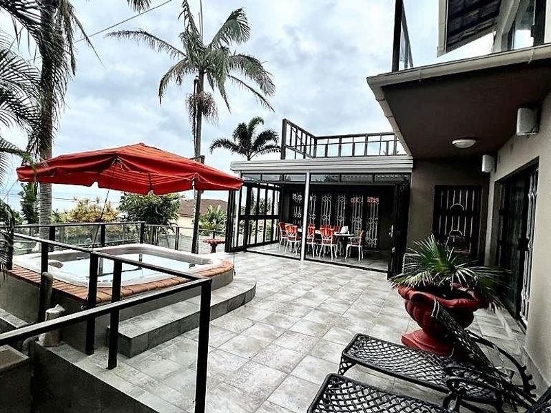 Upmarket Luxurious Family Home In Uvongo With Sea Views - Photo 5