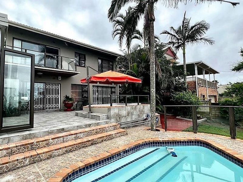Upmarket Luxurious Family Home In Uvongo With Sea Views - Photo 4