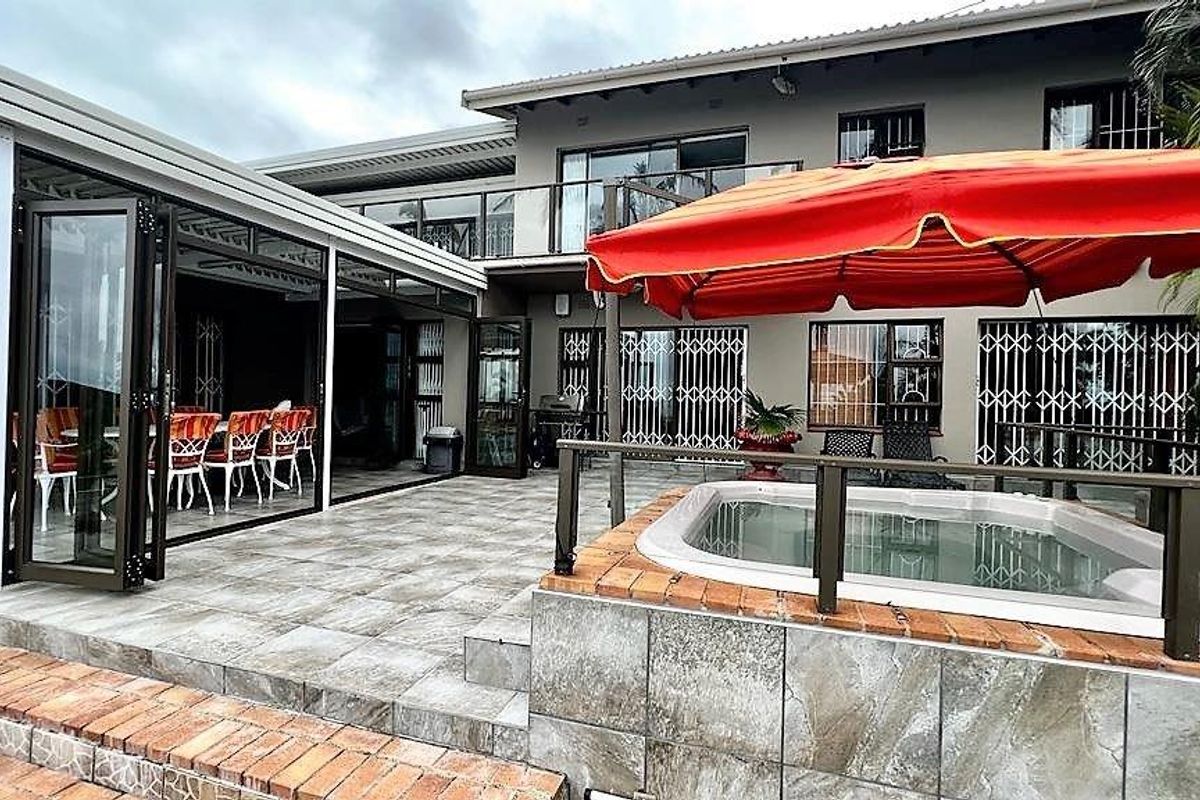 Upmarket Luxurious Family Home In Uvongo With Sea Views - Photo 3