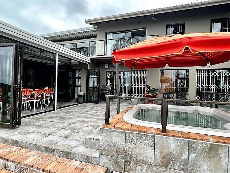 Upmarket Luxurious Family Home In Uvongo With Sea Views - Photo 3