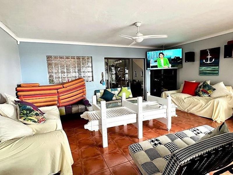Upmarket Luxurious Family Home In Uvongo With Sea Views - Photo 10