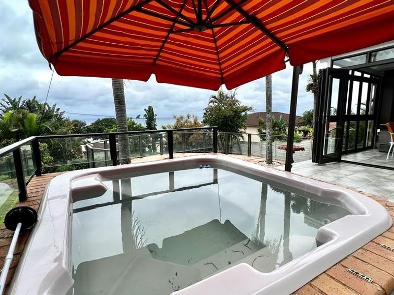 Upmarket Luxurious Family Home In Uvongo With Sea Views - Photo 7