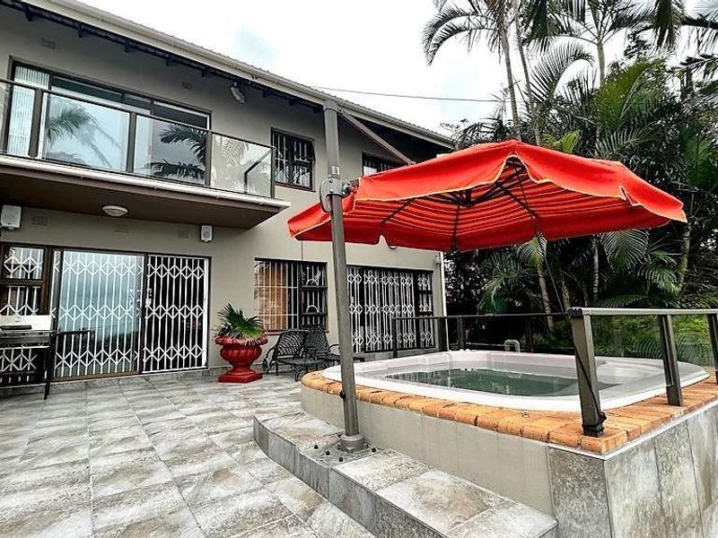 Upmarket Luxurious Family Home In Uvongo With Sea Views - Photo 6