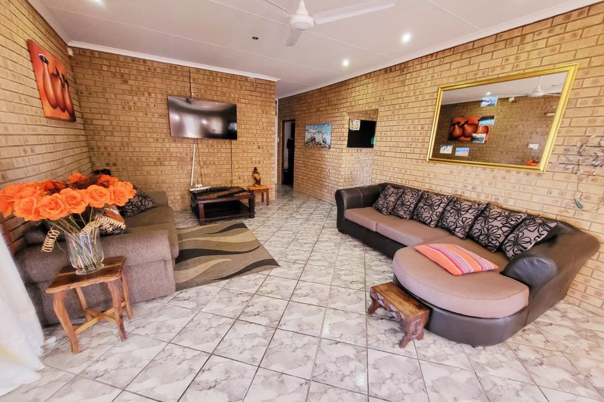 Magnificent Facebrick Home With Ocean Views  - Photo 5