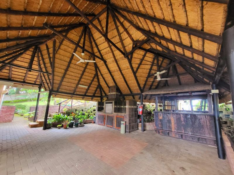 Upmarket Family Home With 2 Flats  - Photo 4