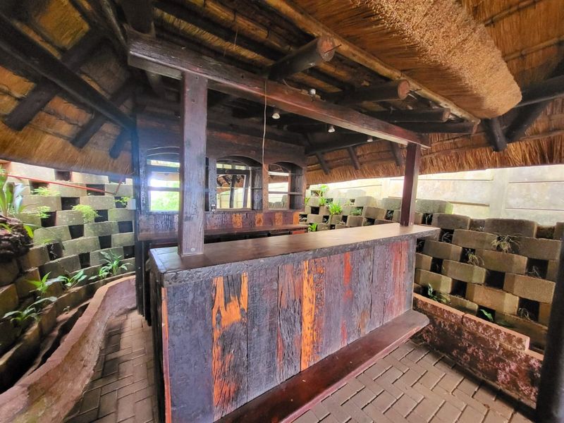 Upmarket Family Home With 2 Flats  - Photo 5