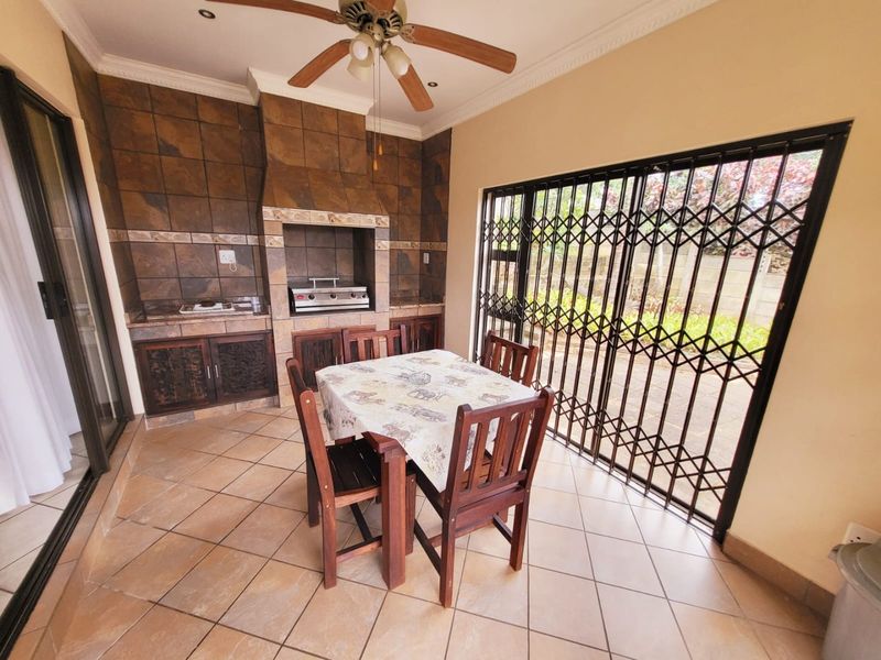 Upmarket Family Home With 2 Flats  - Photo 6