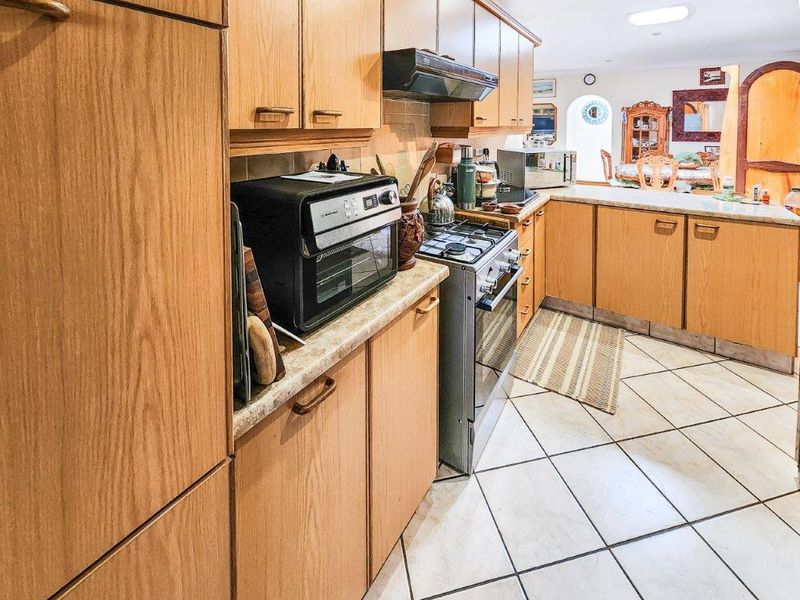 Jaw Dropping Full Title Residence In A Secure Complex - Photo 9