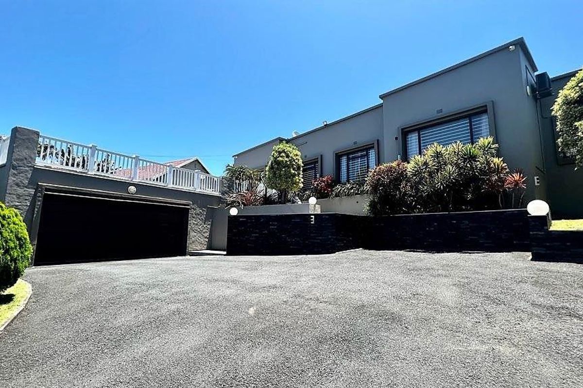Upmarket Family Home In Uvongo + Sea Views ++ Selling Fully Furnished - Photo 2