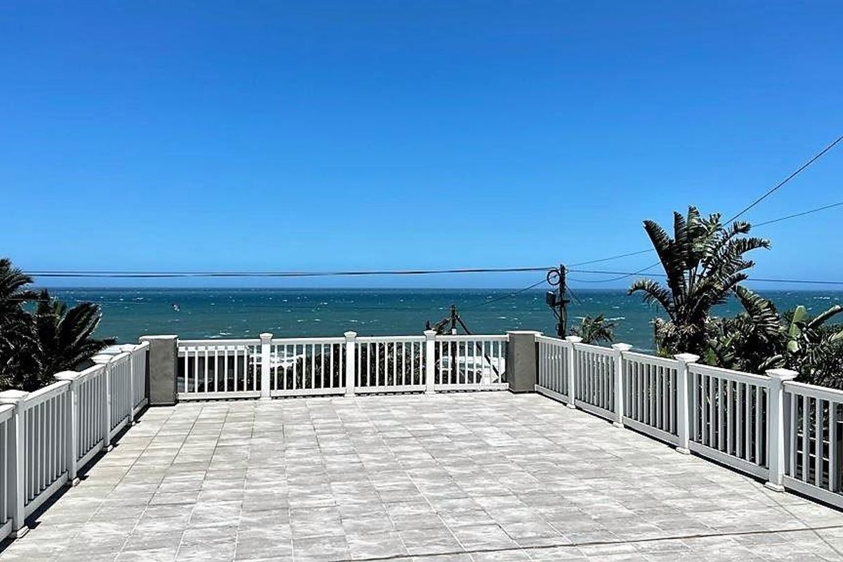 Upmarket Family Home In Uvongo + Sea Views ++ Selling Fully Furnished - Photo 5