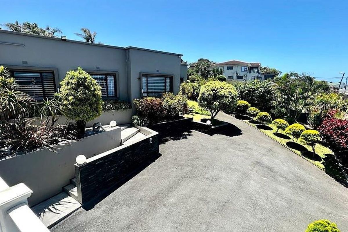 Upmarket Family Home In Uvongo + Sea Views ++ Selling Fully Furnished - Photo 4
