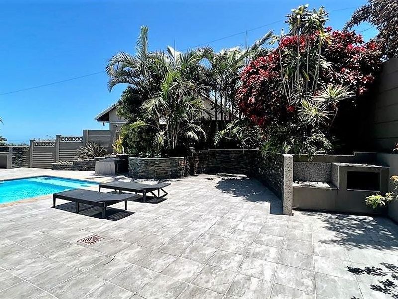Upmarket Family Home In Uvongo + Sea Views ++ Selling Fully Furnished - Photo 10