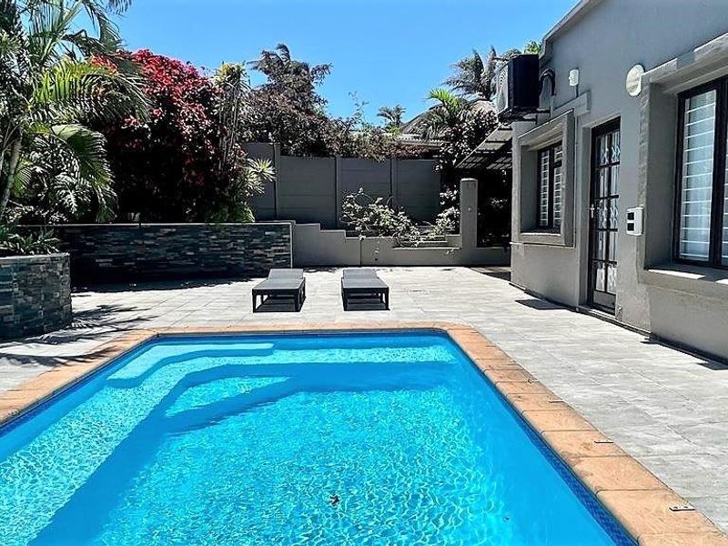 Upmarket Family Home In Uvongo + Sea Views ++ Selling Fully Furnished - Photo 9