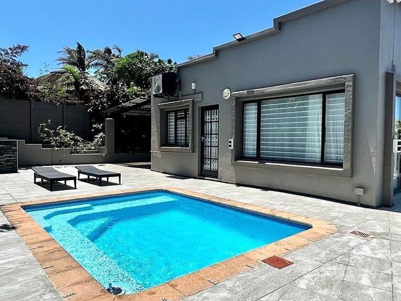 Upmarket Family Home In Uvongo + Sea Views ++ Selling Fully Furnished - Photo 8