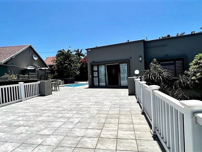 Upmarket Family Home In Uvongo + Sea Views ++ Selling Fully Furnished - Photo 7