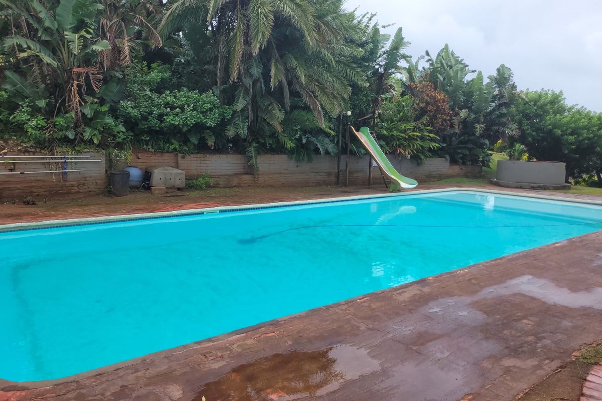 Fully Furnished 3 Bedroom Townhouse - Photo 2