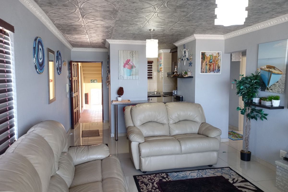 Beautiful Newly Refurbished Apartment Situated On The Famous Margate Golden Mile Beach - Photo 3