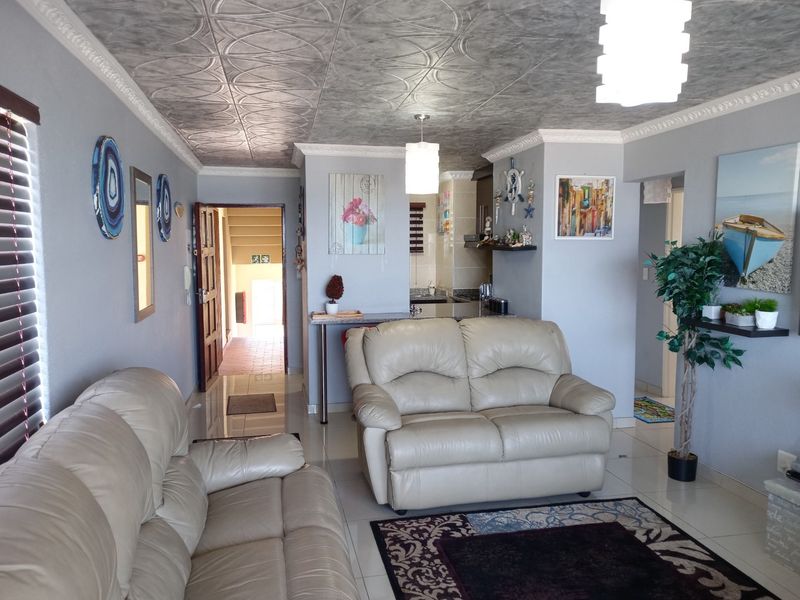 Beautiful Newly Refurbished Apartment Situated On The Famous Margate Golden Mile Beach - Photo 3