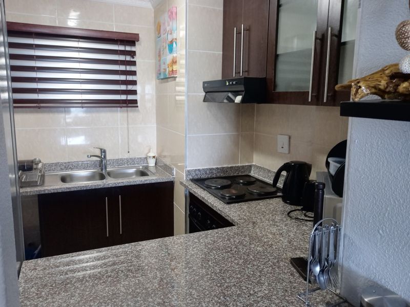 Beautiful Newly Refurbished Apartment Situated On The Famous Margate Golden Mile Beach - Photo 9