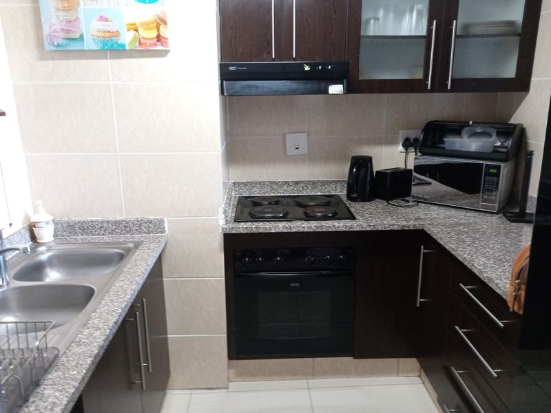 Beautiful Newly Refurbished Apartment Situated On The Famous Margate Golden Mile Beach - Photo 8