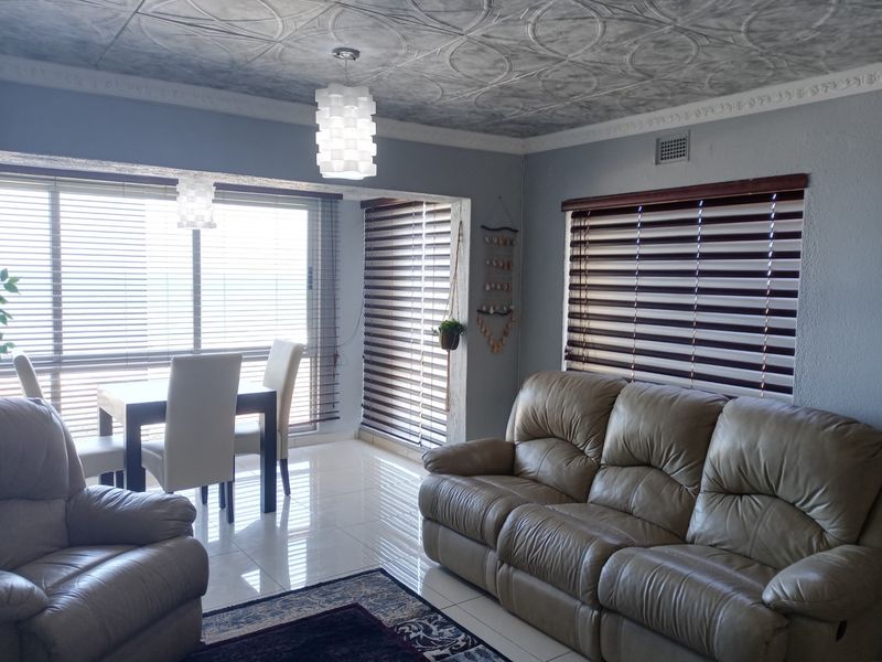 Beautiful Newly Refurbished Apartment Situated On The Famous Margate Golden Mile Beach - Photo 7