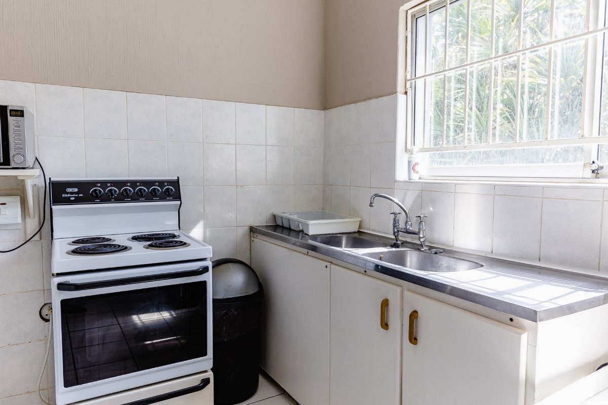 3 Bedroom Apartment On The Beach - Photo 5