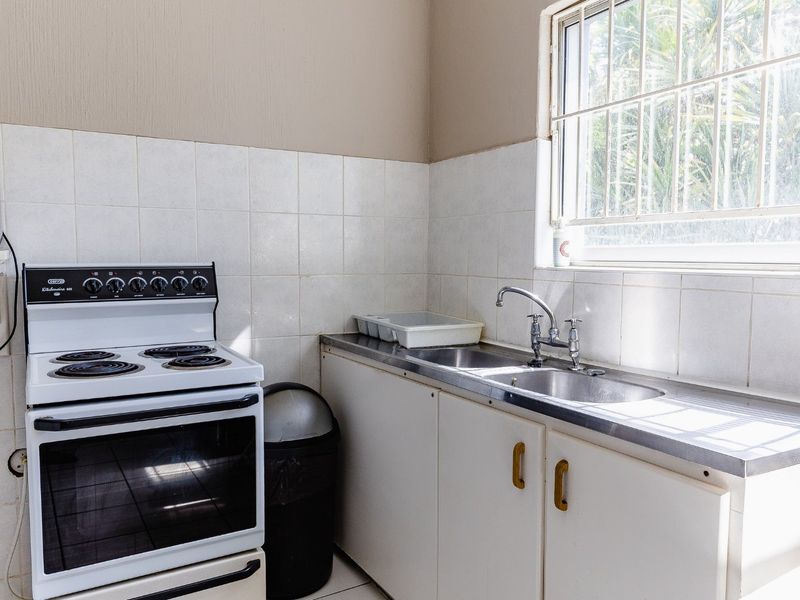 3 Bedroom Apartment On The Beach - Photo 5