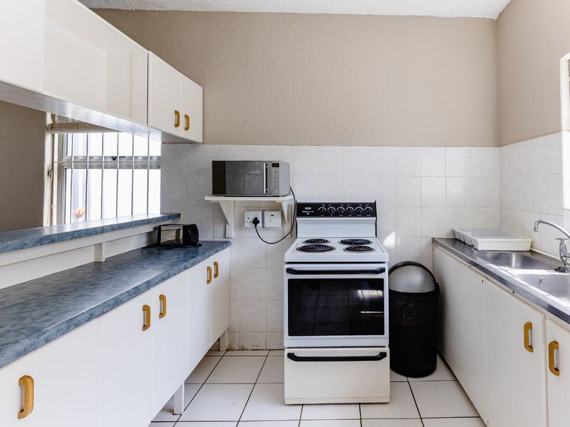 3 Bedroom Apartment On The Beach - Photo 4