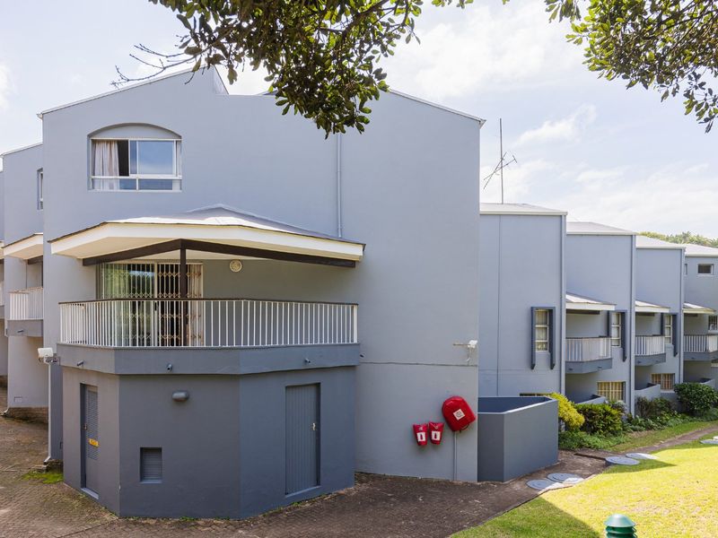 3 Bedroom Apartment On The Beach - Photo 2