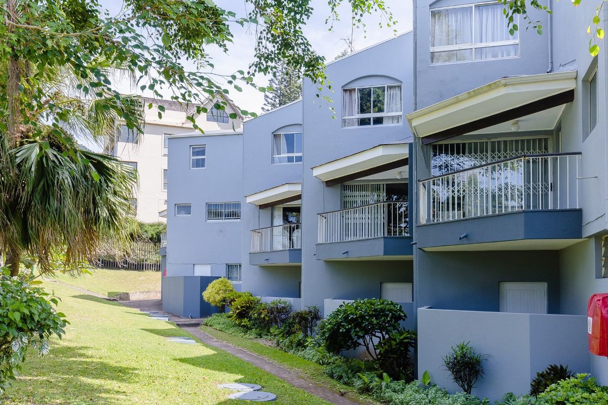 3 Bedroom Apartment On The Beach - Photo 3