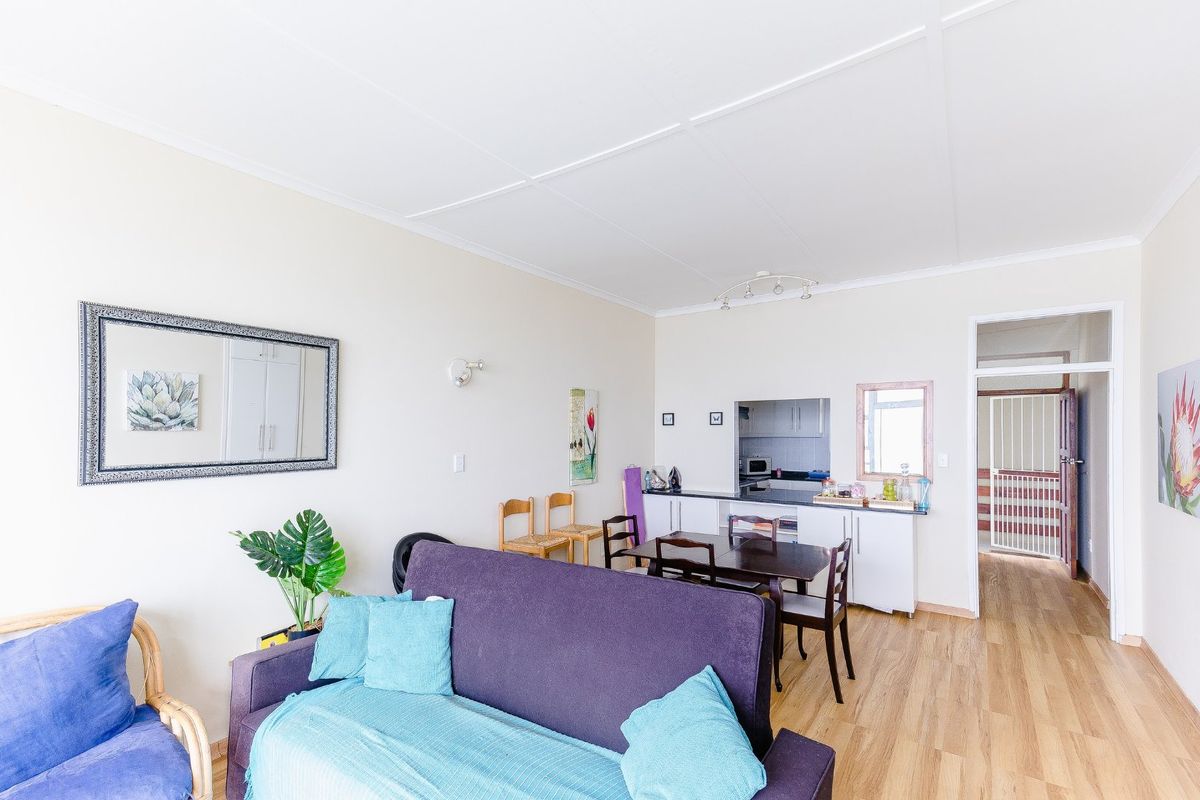 Top Floor Unit With Jaw Dropper Sea Views! - Photo 5