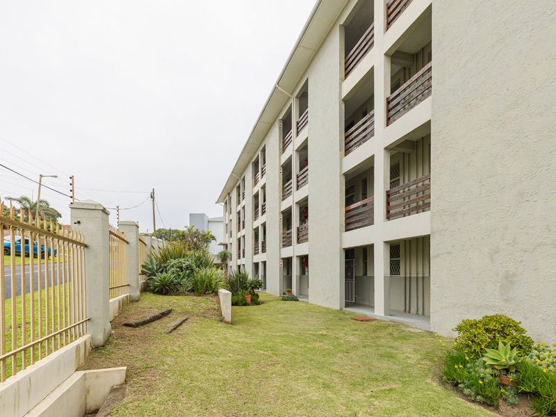 Top Floor Unit With Jaw Dropper Sea Views! - Photo 3