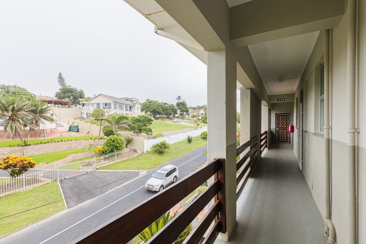 Top Floor Unit With Jaw Dropper Sea Views! - Photo 4