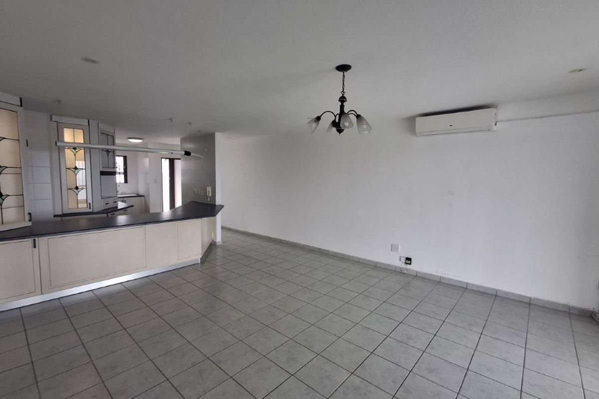 Beautiful Private Ground Floor Apartment With Direct Beach Access!! - Photo 4