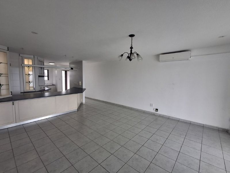 Beautiful Private Ground Floor Apartment With Direct Beach Access!! - Photo 4