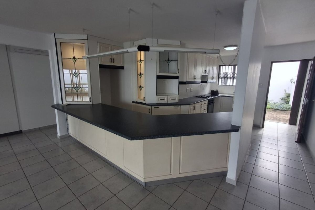 Beautiful Private Ground Floor Apartment With Direct Beach Access!! - Photo 5