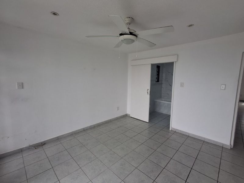 Beautiful Private Ground Floor Apartment With Direct Beach Access!! - Photo 9