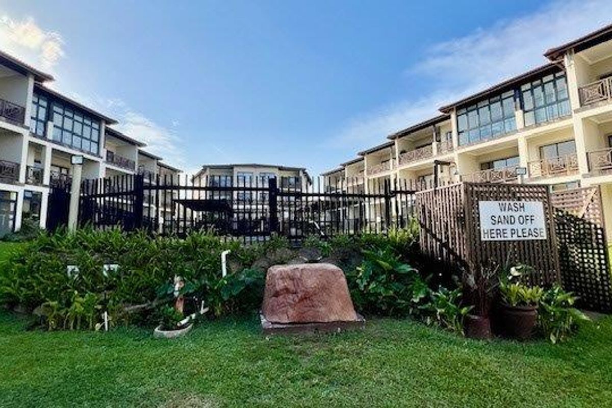 Upmarket 2 Bedroom Apartment In The Popular Topanga Uvongo With Sea Views - Photo 3