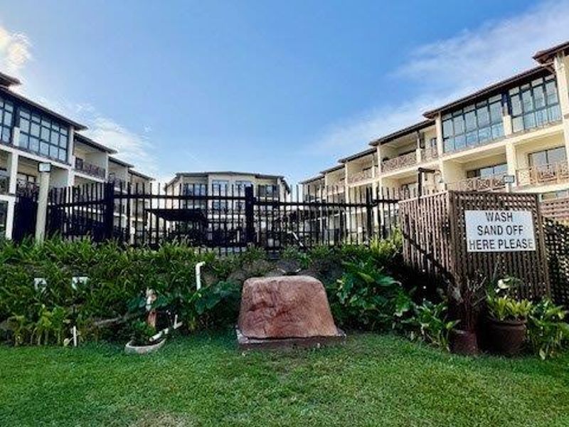 Upmarket 2 Bedroom Apartment In The Popular Topanga Uvongo With Sea Views - Photo 3