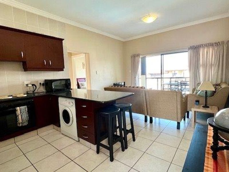 Upmarket 2 Bedroom Apartment In The Popular Topanga Uvongo With Sea Views - Photo 7