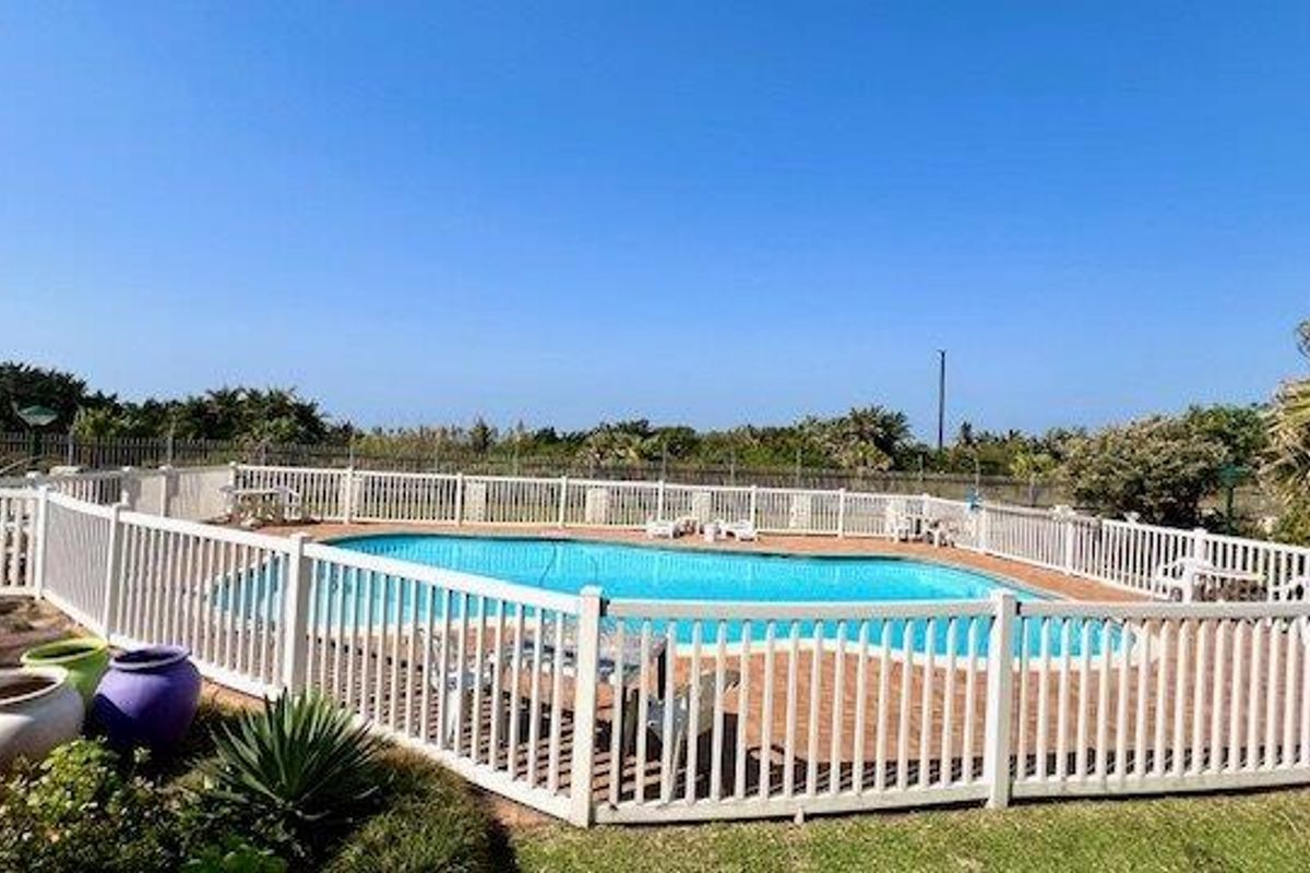 Two Bedroom Duplex With Direct Beach Access  - Photo 2